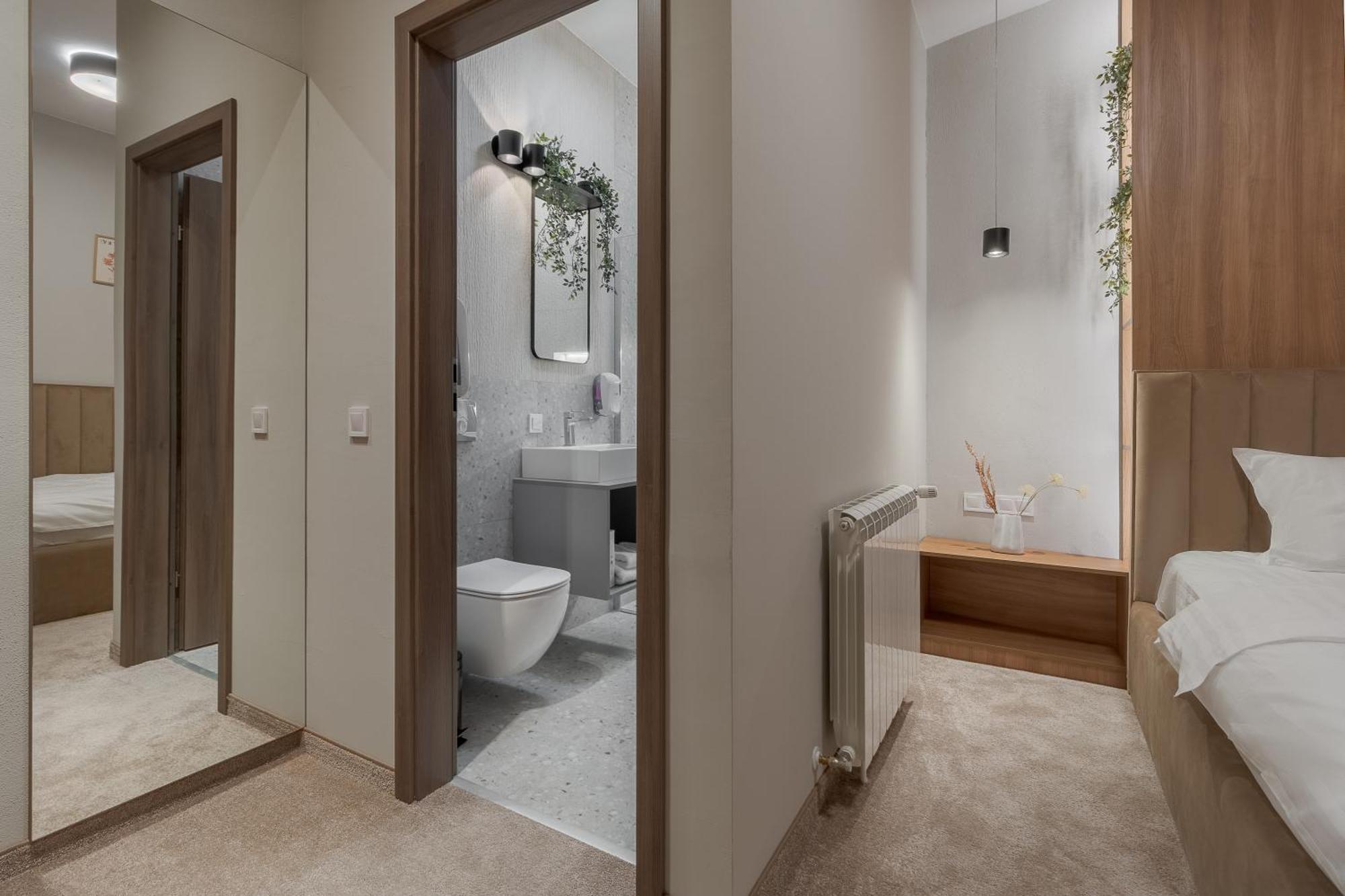 Oasis Rooms ออราแด ภายนอก รูปภาพ